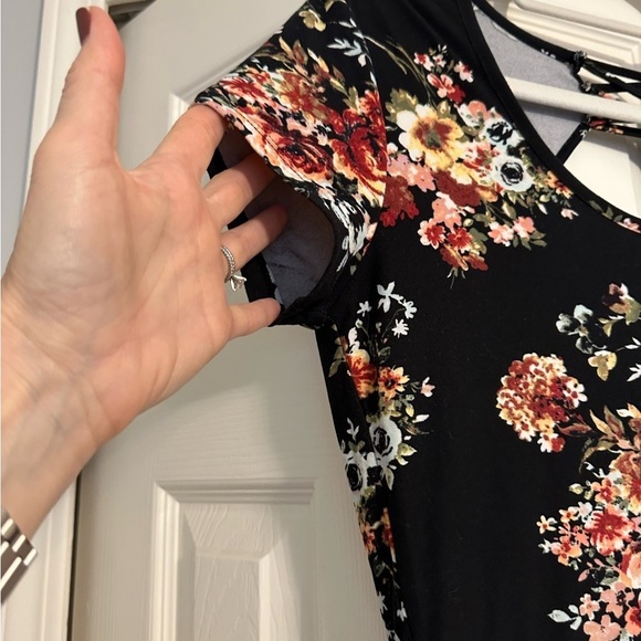 No Boundaries Black & Floral T Shirt Dress - Picture 4 of 13